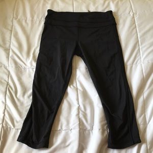 Black Lulu Lemon Cropped Leggings